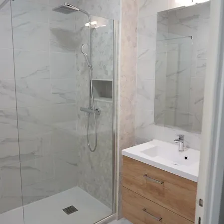 Le Neyst Apartment *